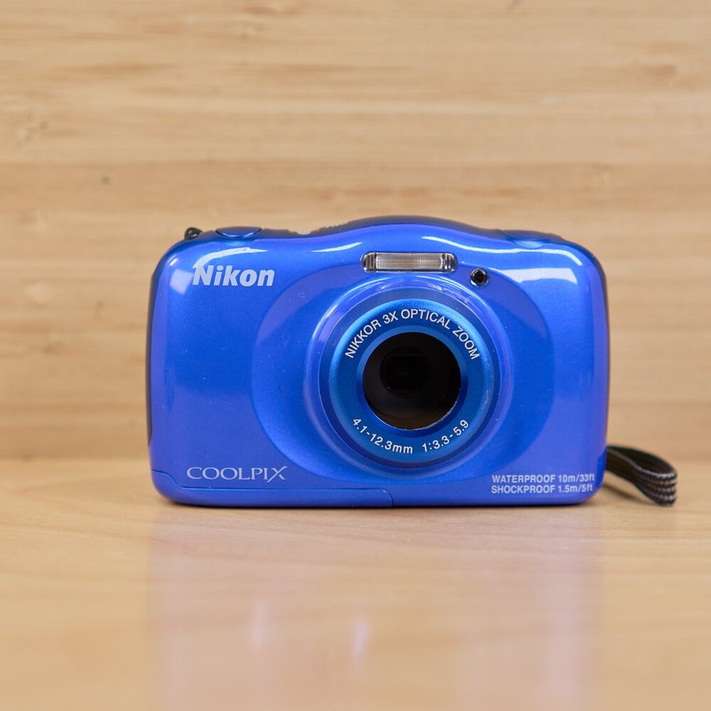 Nikon Coolpix S33 13.2MP / Waterproof Digital Camera / Blue / Tested